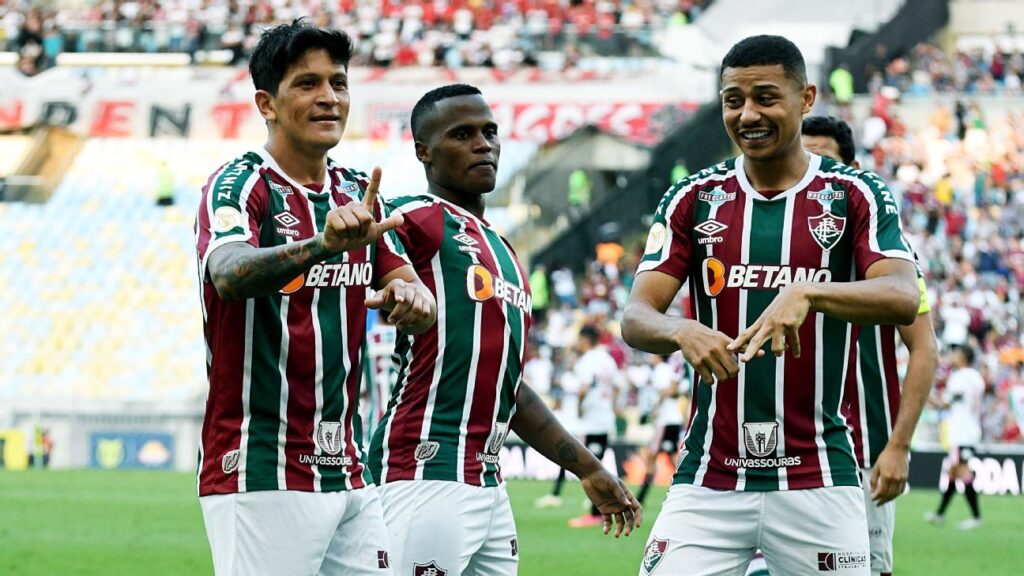 Cano anota três, Fluminense atropela o São Paulo de virada no Maracanã e assume vice-liderança provisória do Brasileirão